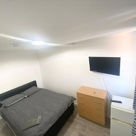 The Heathrow Lodge London Uk Harmondsworth Ngoại thất bức ảnh
