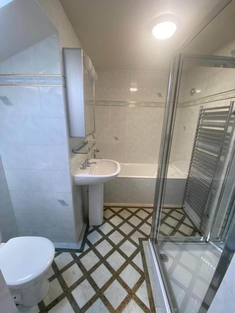 The Heathrow Lodge London Uk Harmondsworth Ngoại thất bức ảnh
