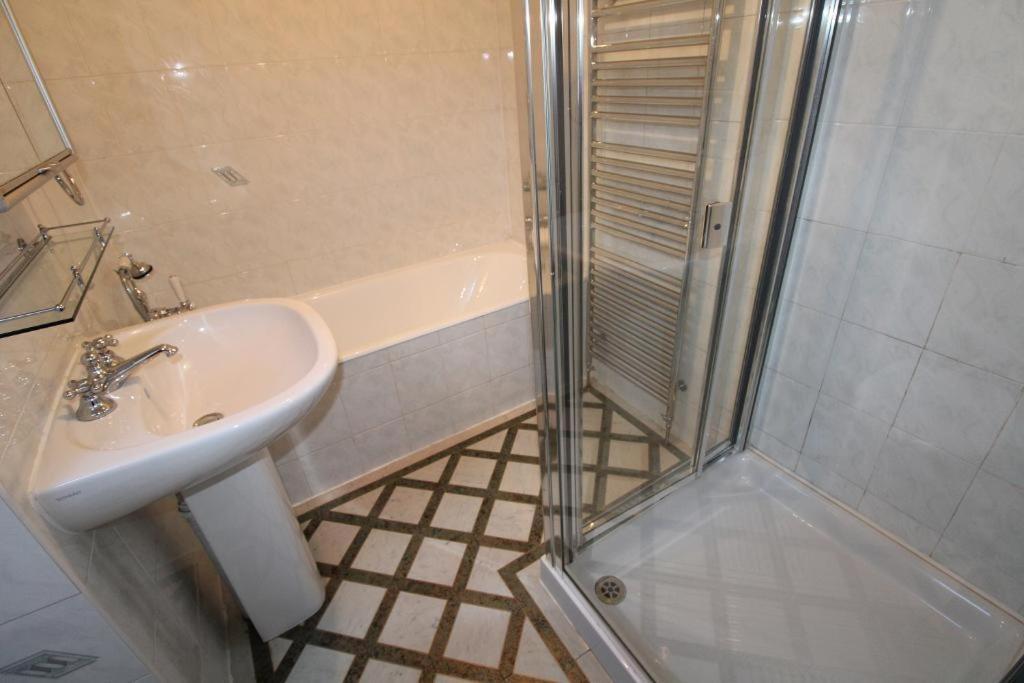 The Heathrow Lodge London Uk Harmondsworth Ngoại thất bức ảnh