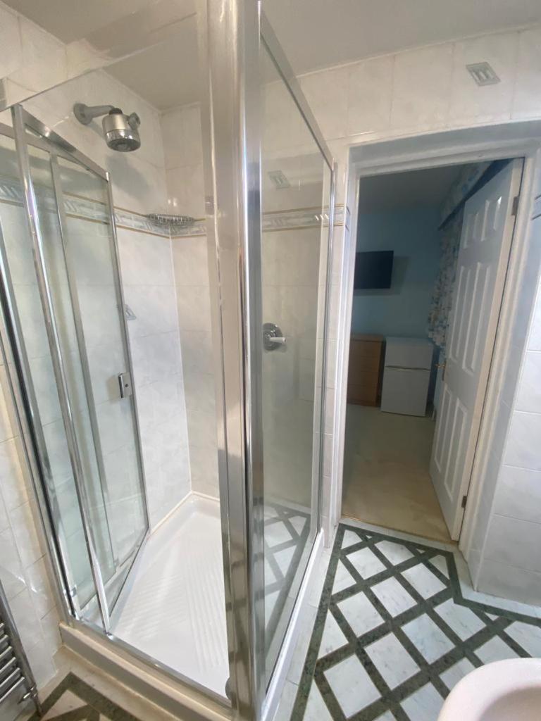 The Heathrow Lodge London Uk Harmondsworth Ngoại thất bức ảnh