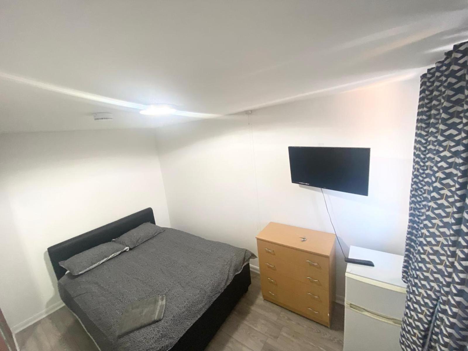 The Heathrow Lodge London Uk Harmondsworth Ngoại thất bức ảnh