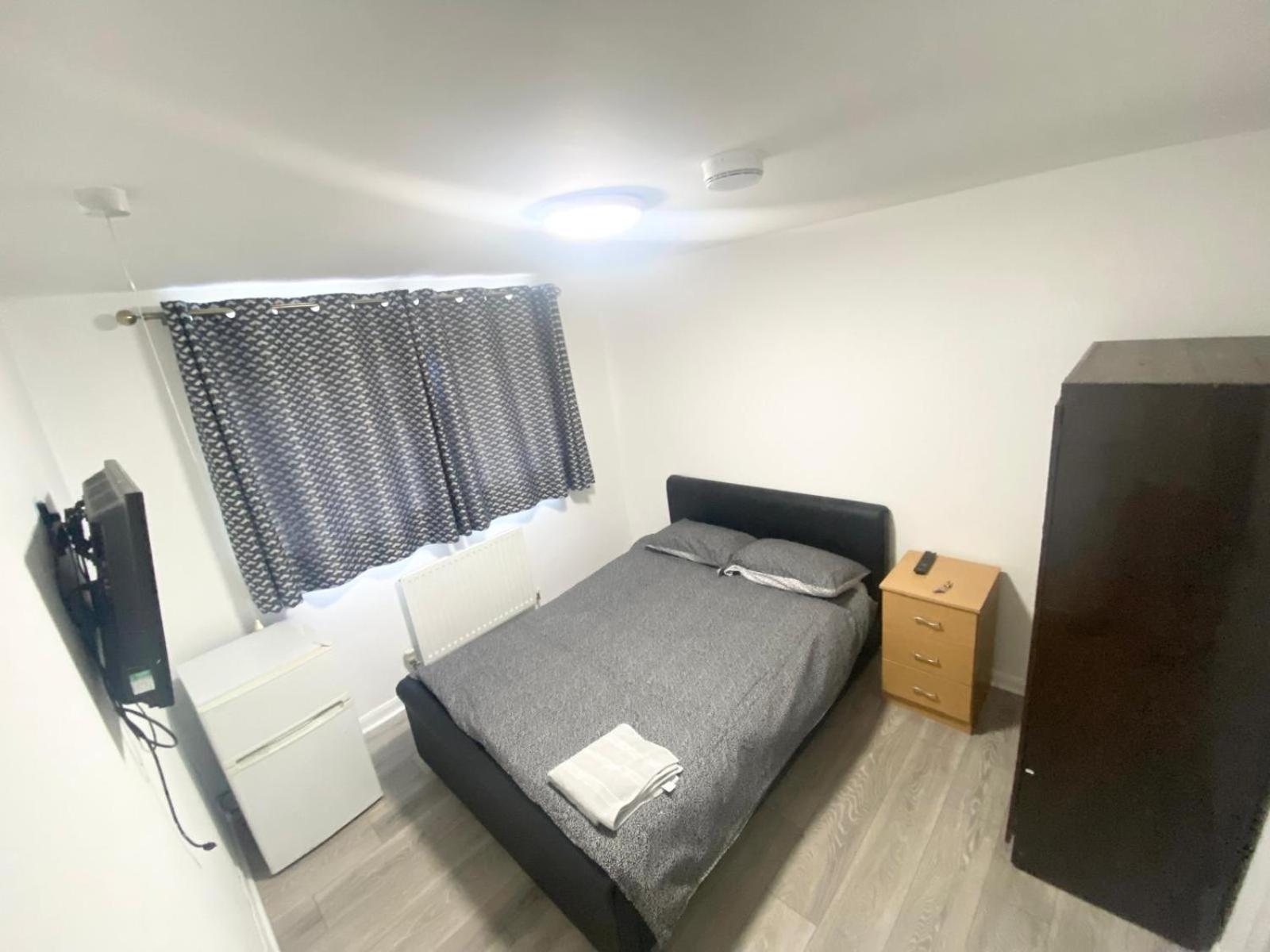The Heathrow Lodge London Uk Harmondsworth Ngoại thất bức ảnh